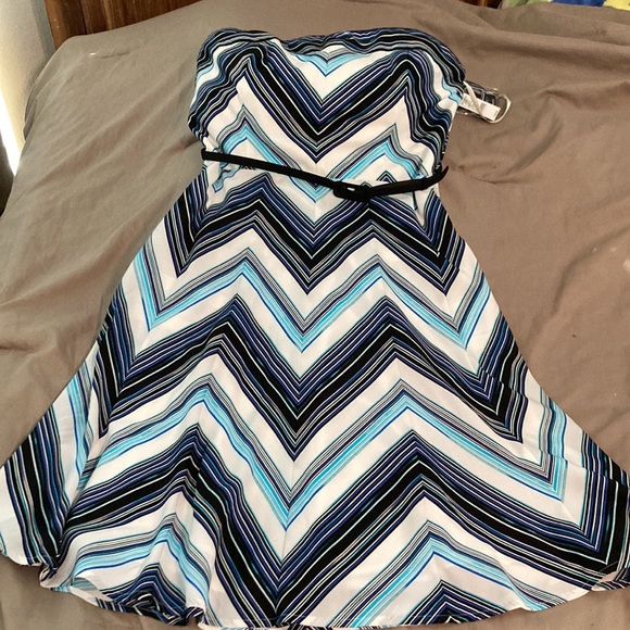 NEW! White House/Black Market Chevron Strapless Dress - Picture 2 of 7